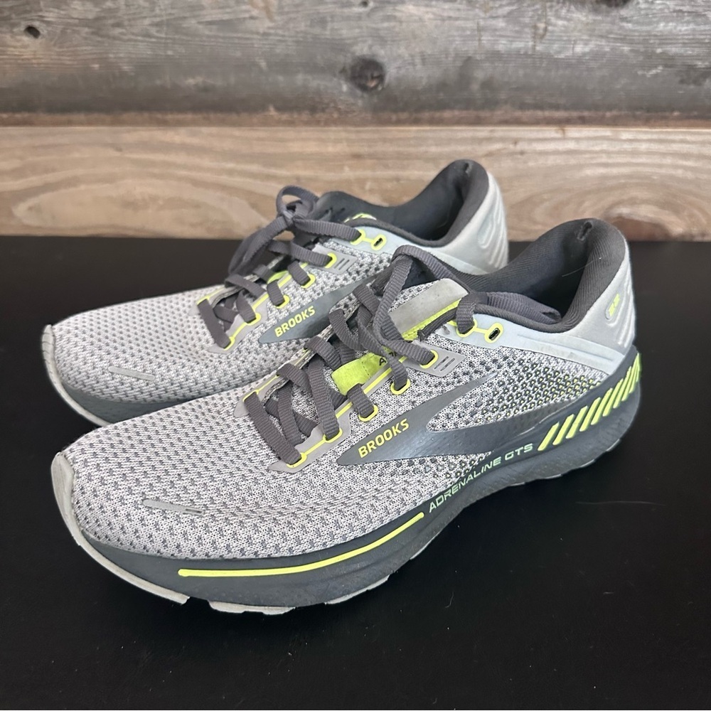 Brooks Adrenaline GTS 22 Men’s Size 8.5 Gray Neon Running Shoes Athleisure
